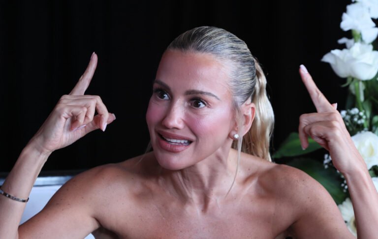 La artista colombiana Fanny Lu lanza el videoclip de 'Otra partida' con la mexicana Yuri